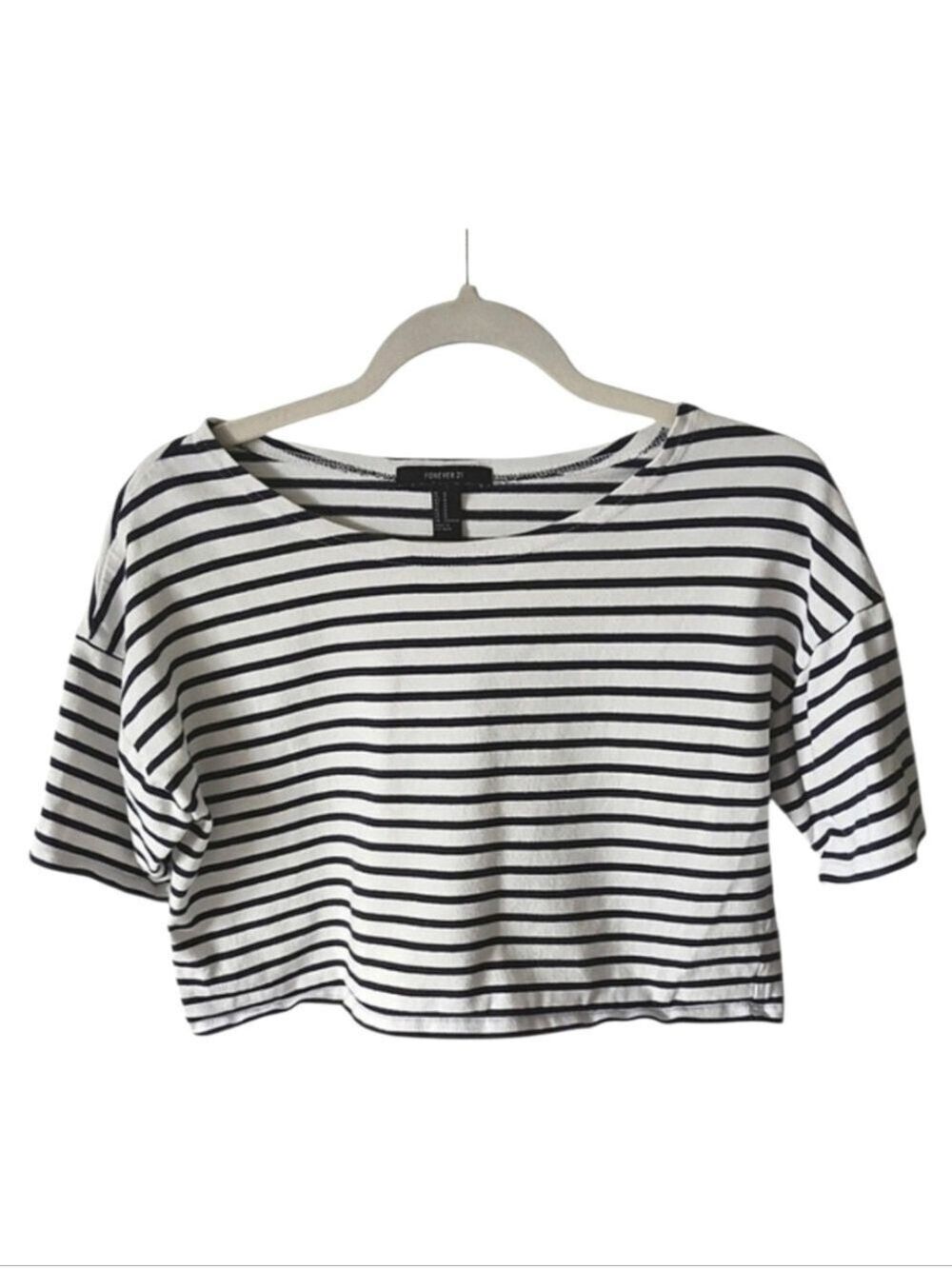 FOREVER 21 Cropped Blue & White Striped Top Size Medium